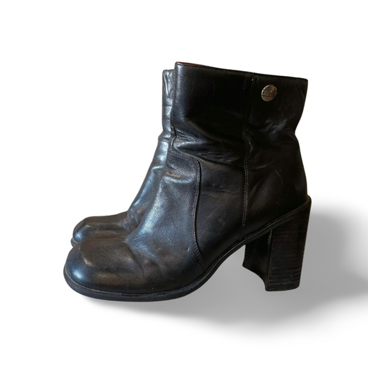 Tommy Hilfiger Vintage 90s Leather Ankle Boots – Black – US 9